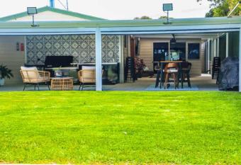 Wandana holiday homes allows 18 year olds to book a room