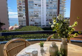 Apartamento a 20 metros de la playa con Parking has Balcony rooms