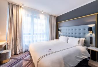 Premier Inn Darmstadt City Centre allows 18 year olds to book a room