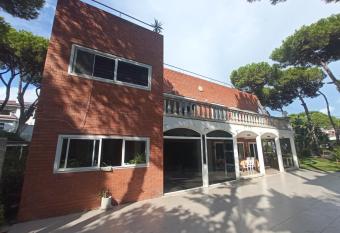ALQUILER DE VERANO - CASA UNIFAMILIAR EN LA PINEDA - CASTELLDEFELS PLAYA has Balcony rooms
