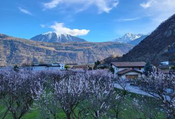 Les Cubes has Balcony rooms