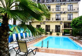 Amran has Balcony rooms