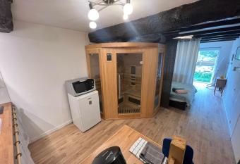 Magnifique logement avec sauna infra rouge has Balcony rooms