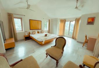 WillowWoods Farmhouse with Pool in Gurgaon has Smoking/Balcony rooms