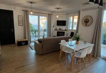 Seaview Luxury Apartment allows 18 year olds to book a room