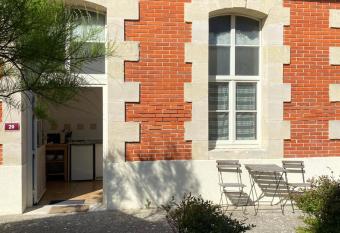 Appartement familial centre et plage has Balcony rooms