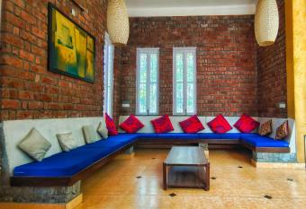 Atisa Samavan has Balcony rooms