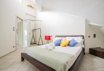 [Loft Eugenio] - *Large and bright apartment* has rooms with a private hot tub