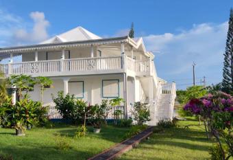 Appartement de 2 chambres avec jardin clos et wifi a Saint Francois a 3 km de la plage has Balcony rooms