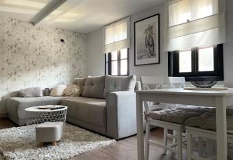 Stari grad 1 has Balcony rooms