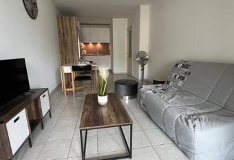 Le Boh  me has Balcony rooms