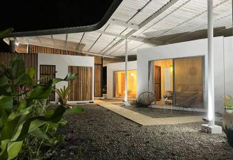 Tropical Villa at Playa Negra, Puerto Viejo allows 18 year olds to book a room