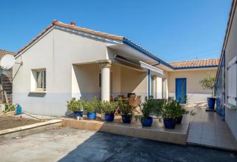 Large cocoon with terrace in the heart of Ar  s has Balcony rooms