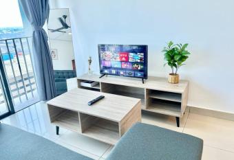 P 1-5Pax Cozy Home Setia Alam Trefoil Smrt TV&Wifi has Balcony rooms
