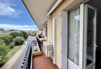 Luminous cocoon near the beach has Balcony rooms