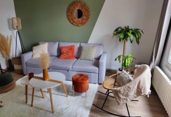 Maison avec Jacuzzi 39   et terrasse plein soleil has rooms with a private hot tub