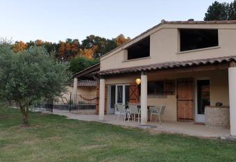 Petit paradis du Ventoux has Balcony rooms