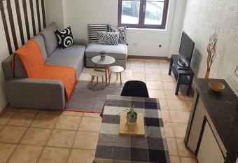 Studio Orl  ans Ch  telet allows 18 year olds to book a room