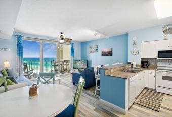 Shores of Panama #1504 by Nautical Properties has rooms with a private hot tub