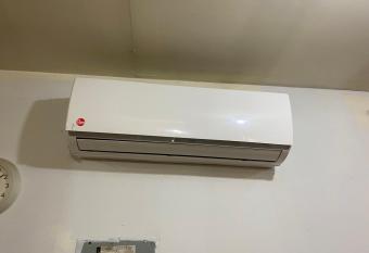 El Refugio allows 18 year olds to book a room