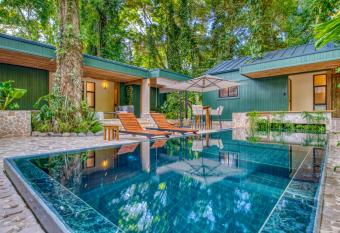 The Oasis at Puket has rooms with a private hot tub