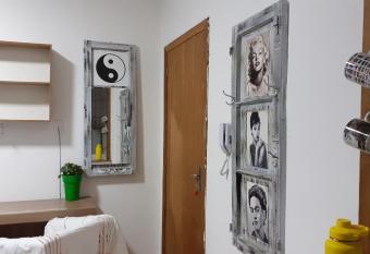 Pr  tico e bem localizado Studio, na CB has Smoking rooms