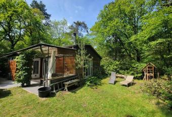 Bungalow in het bos evt met massage allows 18 year olds to book a room