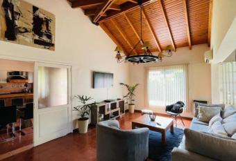 Lujosa Casona en Luj  n de Cuyo allows 18 year olds to book a room