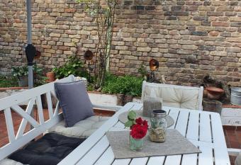 Zwischen Eifel und K  ln allows 18 year olds to book a room