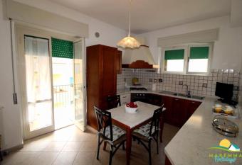 Maremma Holidays : Fiore Apartment allows 18 year olds to book a room