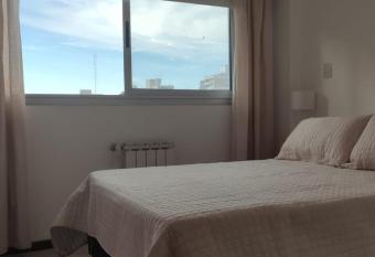 Temporario la plata, Frente a Plaza Malvinas!   nico! Con cochera opcional! has Balcony rooms