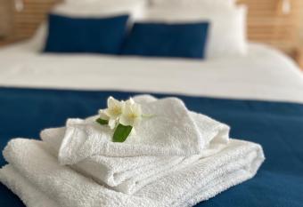 Au cocon de B  lice has Balcony rooms