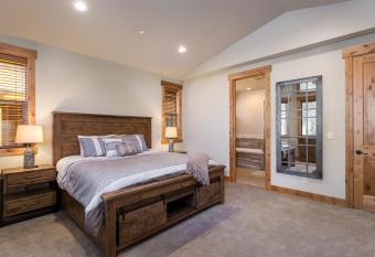 Tahoma's Treasure has Balcony rooms