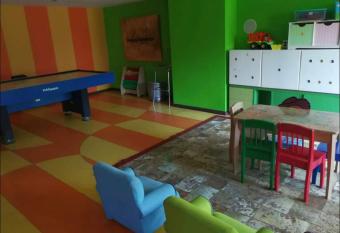 (null) has rooms with a private hot tub