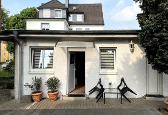 G  stehaus mit direkten Zugang zu einer Terrasse has Balcony rooms