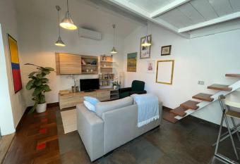 Bellissimo Appartamento vicino al mare a Livorno. allows 18 year olds to book a room