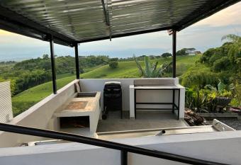 Punto Verde has Balcony rooms