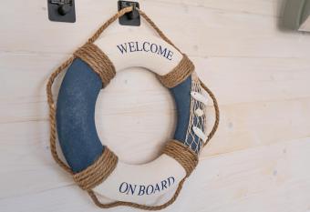 Relaxroombeach has rooms with a private hot tub