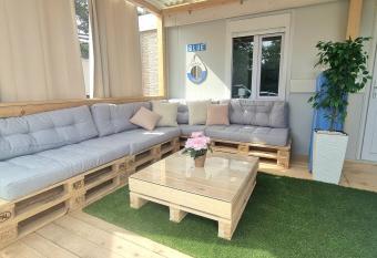 Blue - 2 Bedroom House & Hot Tub in Razanac has Smoking rooms