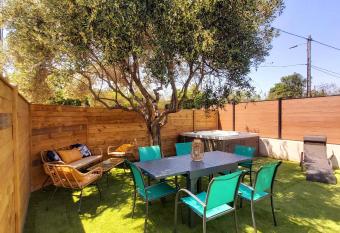 La R  veuse - Villa Paula has rooms with a private hot tub