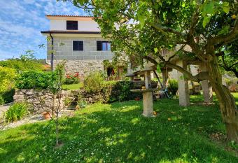 Casa Caminho da Ponte has Balcony rooms