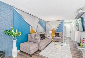 Absolutely Gorgeous Inner City, 2Bedroom Main Floor Suite Beaverdam has Balcony rooms