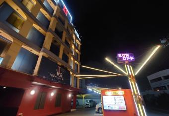 HOTEL Iz bayside              has Smoking rooms