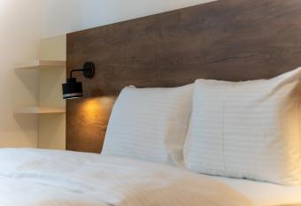 Apartman R3 Vila Zlatibor has rooms with a private hot tub