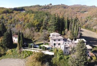 Cerqua Palmata - Waterfall Villa allows 18 year olds to book a room