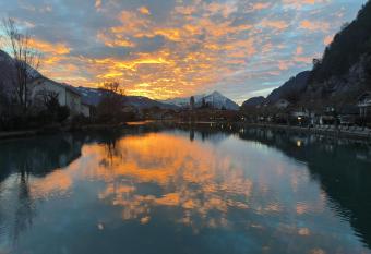 Swisshomeliday has Balcony rooms