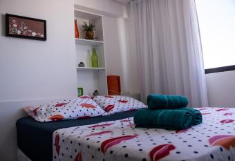 Flat lado Shopping -Vista p Mar allows 18 year olds to book a room