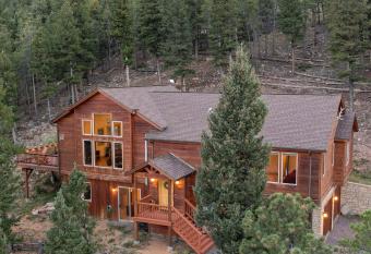 NEW Cabin! Majestic Mountain Views - Red Rocks, Hike, Bike has Balcony rooms
