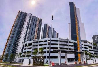 Alanis Residence Near KLIA by KH Littlehome. has Balcony rooms