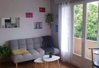 Le studio du quai has Balcony rooms